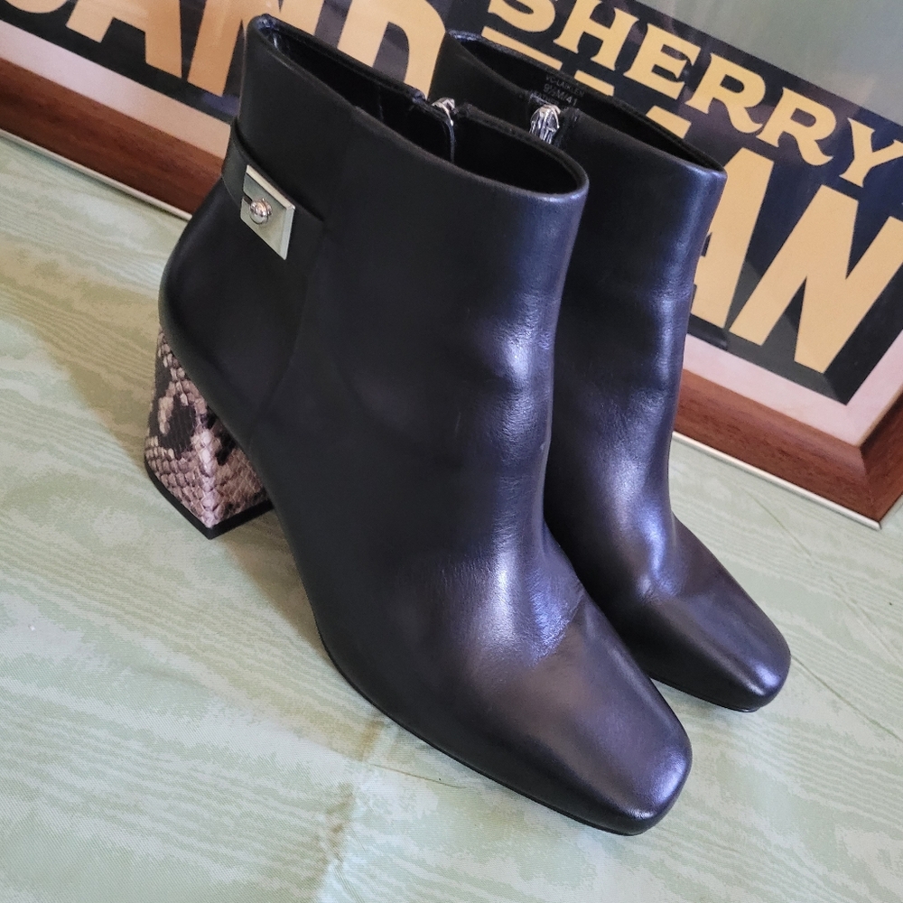 Vince Camuto Side Zip Black Ankle Boots with Snakeskin Heel Size 9.5 Like New - Picture 4 of 10